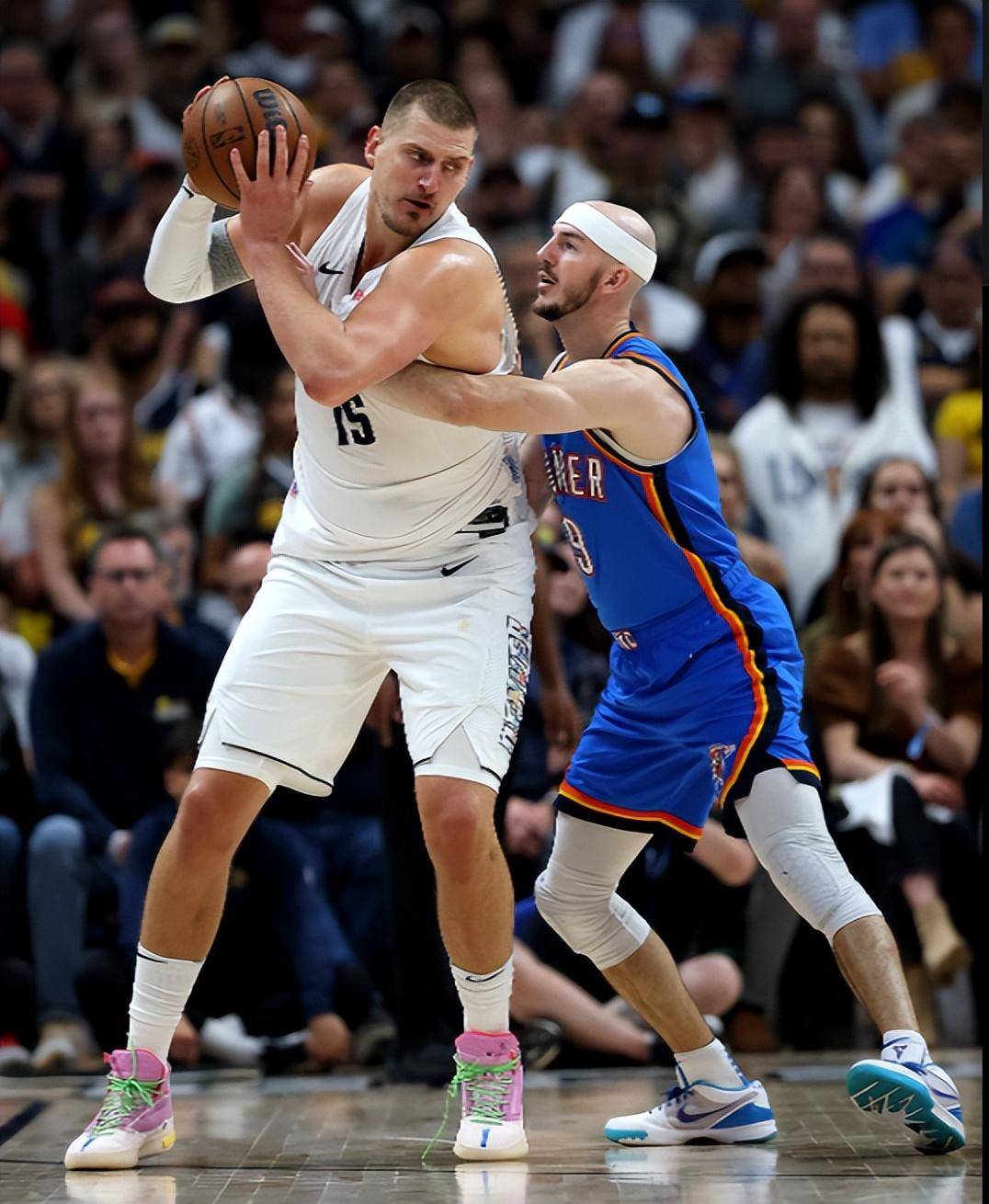 入一片悲痛 入一片悲痛